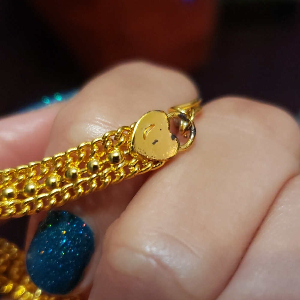 SOLD!! Gold-Toned Chain-link Bracelet w/ Hearts 🔴 - Picture 8 of 8